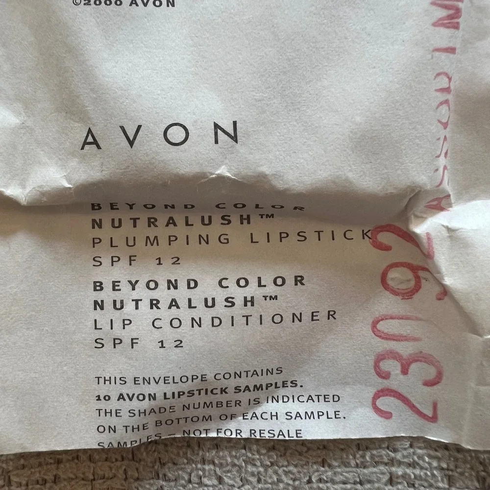 Vintage 2000 Avon Beyond Color Nutralush Plumping Lipstick SPF 12 Samples 10pc